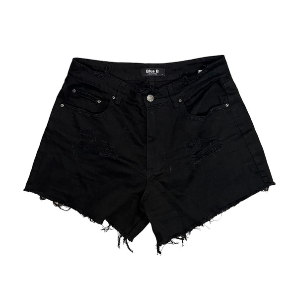 BNWOT Black Distressed Hem Shorts W/ Small Rips - Picture 1 of 7